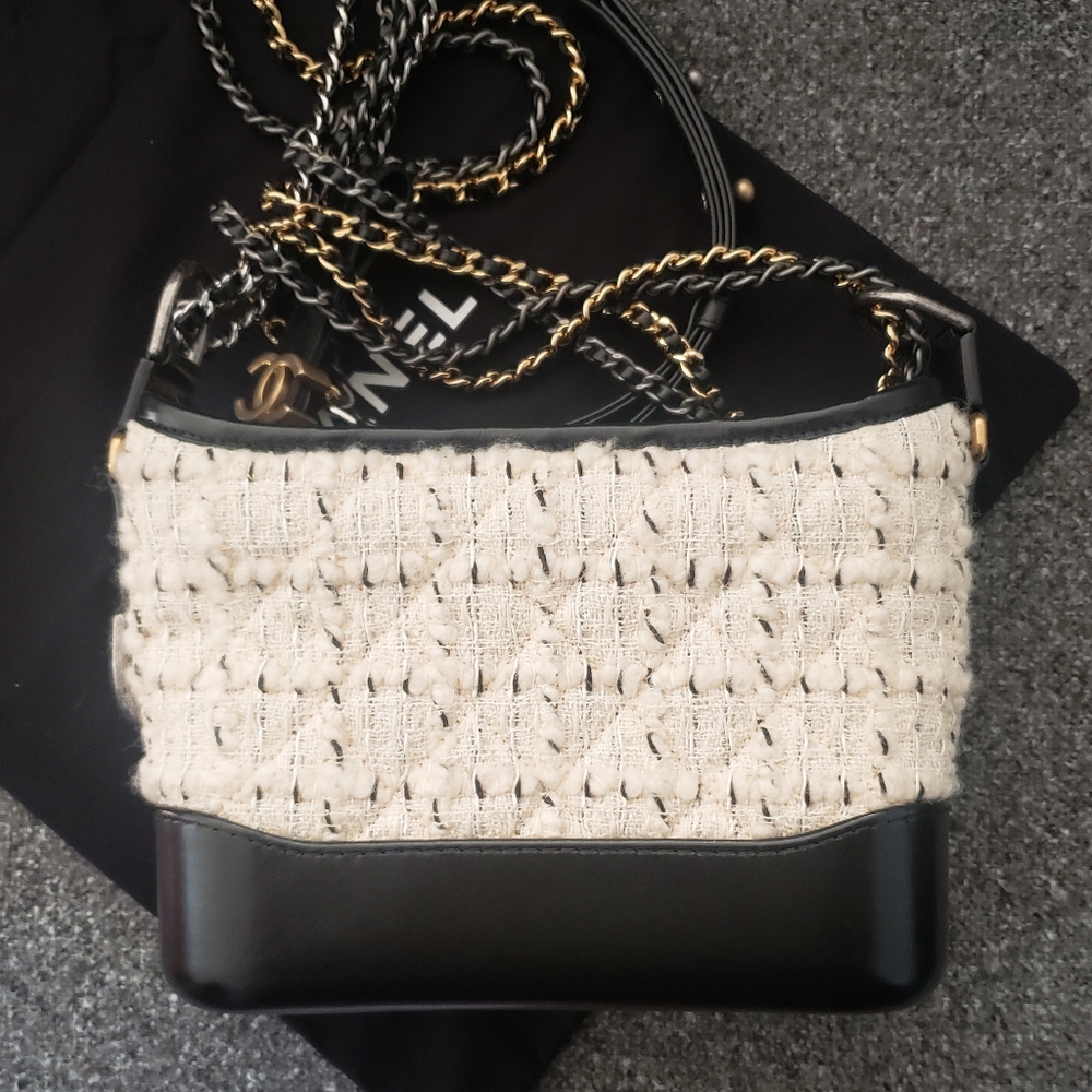 FINAL WEEKEND!NWOT Authentic Chanel Ivory Tweed & Black Calfskin Small Gabrielle - Picture 2 of 12